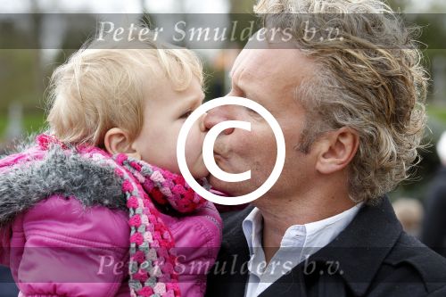 Scheveningen Den Haag 7 april 2012
Heropening Madurodam met oa aanwezig Humberto Tan met vrouw en kinderen Wendy v Dijk en Erland Galjaard met dochter Lizzy en Rob Geus met zijn dochter.
Peter Smulders bv