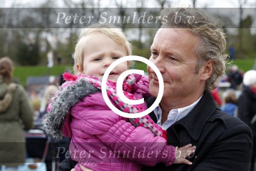 Scheveningen Den Haag 7 april 2012
Heropening Madurodam met oa aanwezig Humberto Tan met vrouw en kinderen Wendy v Dijk en Erland Galjaard met dochter Lizzy en Rob Geus met zijn dochter.
Peter Smulders bv