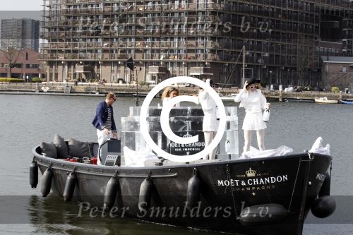 Amsterdam 19 april 2012
Presentatie Moet Chandon bij de harbour club in amsterdam.
Fajah Lourens draait als DJ op Moet boot.
Peter Smulders bv