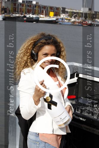 Amsterdam 19 april 2012
Presentatie Moet Chandon bij de harbour club in amsterdam.
Fajah Lourens draait als DJ op Moet boot.
Peter Smulders bv