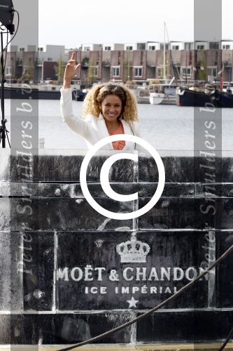Amsterdam 19 april 2012
Presentatie Moet Chandon bij de harbour club in amsterdam.
Fajah Lourens draait als DJ op Moet boot.
Peter Smulders bv