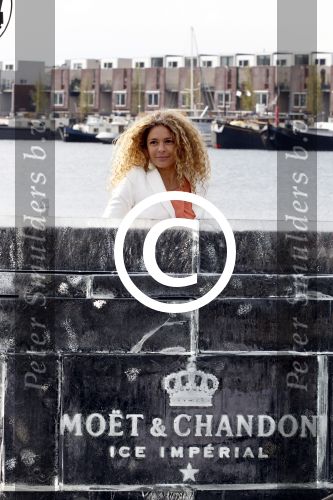 Amsterdam 19 april 2012
Presentatie Moet Chandon bij de harbour club in amsterdam.
Fajah Lourens draait als DJ op Moet boot.
Peter Smulders bv