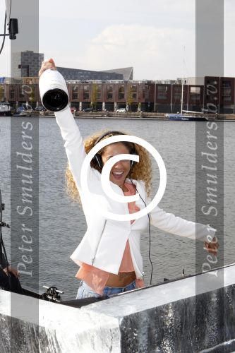 Amsterdam 19 april 2012
Presentatie Moet Chandon bij de harbour club in amsterdam.
Fajah Lourens draait als DJ op Moet boot.
Peter Smulders bv