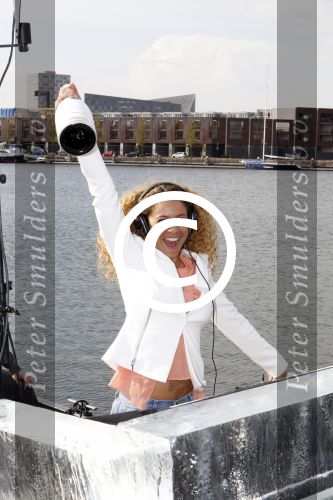 Amsterdam 19 april 2012
Presentatie Moet Chandon bij de harbour club in amsterdam.
Fajah Lourens draait als DJ op Moet boot.
Peter Smulders bv