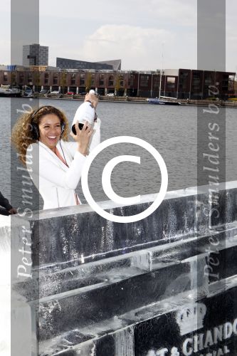 Amsterdam 19 april 2012
Presentatie Moet Chandon bij de harbour club in amsterdam.
Fajah Lourens draait als DJ op Moet boot.
Peter Smulders bv
