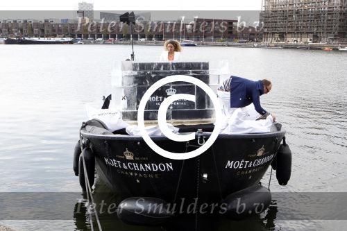 Amsterdam 19 april 2012
Presentatie Moet Chandon bij de harbour club in amsterdam.
Fajah Lourens draait als DJ op Moet boot.
Peter Smulders bv
