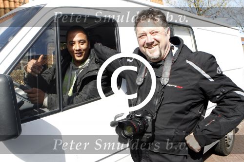 Slootdorp 12 en 13 april 2012
Constanza Breukhoven en haar man Mohammed en kinderen Soraiya en Semmy wonen sinds deze week in het friese dorp Slootdorp. Ferry de Kok
Peter Smulders bv