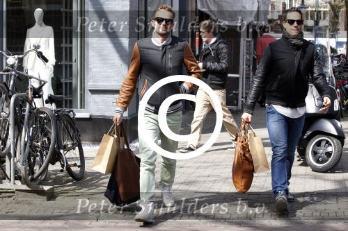 Amsterdam 11 april 2012
Freek Bartels met zijn vriend Patrick Martens op de cornelis schuytstraat.
Peter Smulders bv