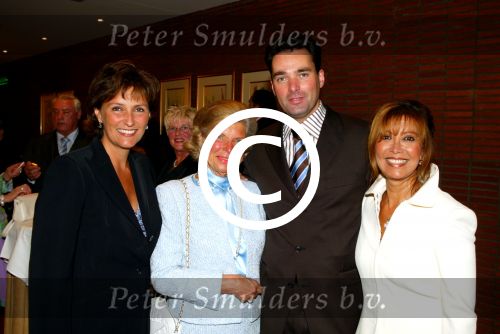 Amsterdam 14 september 2003

Modeshow Paul schulten in het okura

Paul Schulten met astrid joosten  sandra reemer en hank heyn

Peter Smulders bv