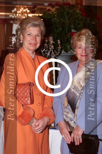 Amsterdam 24 maart 2001

Modeshow Sheila de Vries in hotel l\'Europe
Mevr. Heyn met een vriendin
Peter Smulders bv