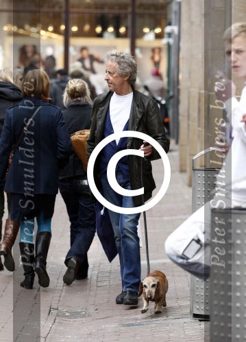 Amsterdam 3 april 2012
Hans v Willigenburg met zijn hondje aan het wandelen.
Peter Smulders bv