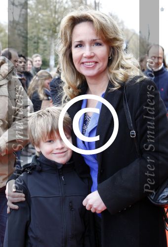 Zeist 1 april 2012
Premiere Dr Seuss in het Fiji theater in Zeist. Helga v leur met zoon
Peter Smulders bv