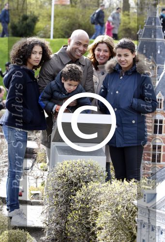 Scheveningen Den Haag 7 april 2012
Heropening Madurodam met oa aanwezig Humberto Tan met vrouw en kinderen Wendy v Dijk en Erland Galjaard met dochter Lizzy en Rob Geus met zijn dochter.
Peter Smulders bv