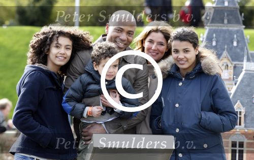 Scheveningen Den Haag 7 april 2012
Heropening Madurodam met oa aanwezig Humberto Tan met vrouw en kinderen Wendy v Dijk en Erland Galjaard met dochter Lizzy en Rob Geus met zijn dochter.
Peter Smulders bv