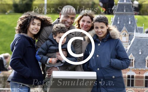 Scheveningen Den Haag 7 april 2012
Heropening Madurodam met oa aanwezig Humberto Tan met vrouw en kinderen Wendy v Dijk en Erland Galjaard met dochter Lizzy en Rob Geus met zijn dochter.
Peter Smulders bv