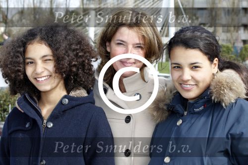 Scheveningen Den Haag 7 april 2012
Heropening Madurodam met oa aanwezig Humberto Tan met vrouw en kinderen Wendy v Dijk en Erland Galjaard met dochter Lizzy en Rob Geus met zijn dochter.
Peter Smulders bv