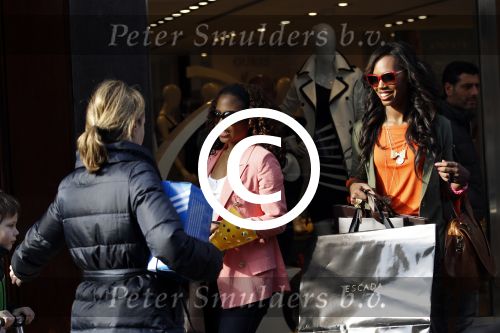 Amsterdam 24 maart 2012
Jasmine Sendar met collega tijdens opnames op de pc hooftstraat.
Peter Smulders bv