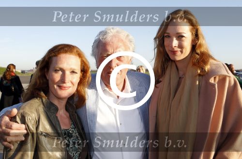 Leiden Valkenburg 25 maart 2012
500e voorstelling van Soldaat van oranje. John Leddy met dochter Rixt en dochter...
Peter Smulders bv