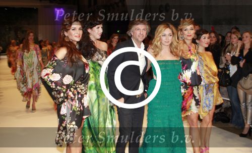 Amsterdam 19 maart 2012
Modeshow Jos v Raak in westergasfabriek met div Bn ers Jos v Raak met Quinty Trustfull Froukje de Both Isa Hoes Birgit Schuurman en zangeres Do
Peter Smulders bv