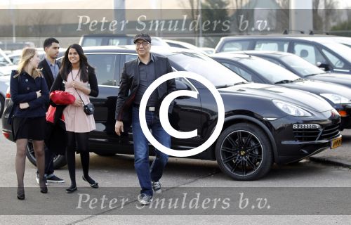 Amsterdam 27 maart 2012
Premiere cirque du Soleil bij de amsterdam Arena. Jurgen Raymann met dochter en schoonzoon en porsche cayenne
Peter Smulders bv