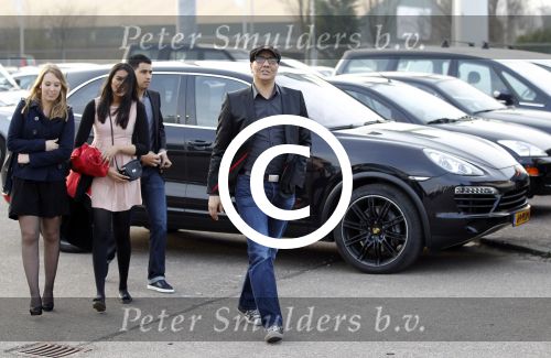 Amsterdam 27 maart 2012
Premiere cirque du Soleil bij de amsterdam Arena. Jurgen Raymann met dochter en schoonzoon en porsche cayenne
Peter Smulders bv
