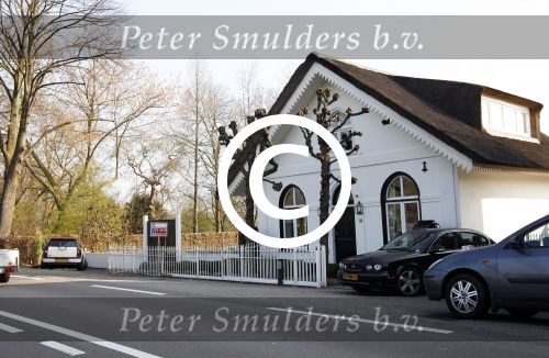 Breukelen 6 april 2012
Huis van Milika Peterzon en Jurgen Smit staat te koop en beide auto\'s staan voor de deur.
Peter Smulders bv