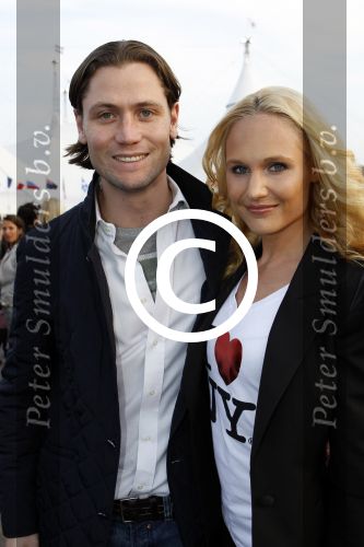Amsterdam 27 maart 2012
Premiere cirque du Soleil bij de amsterdam Arena. Kimberly Klaver met vriend
Peter Smulders bv