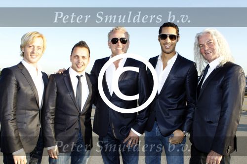 Leiden Valkenburg 25 maart 2012
500e voorstelling van Soldaat van oranje. LA the voices
Peter Smulders bv