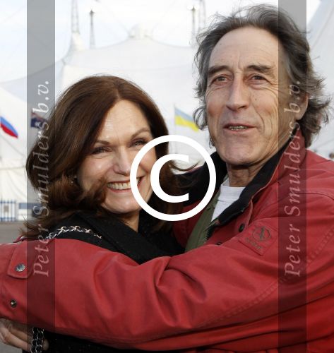 Amsterdam 27 maart 2012
Premiere cirque du Soleil bij de amsterdam Arena. Liz Snoijink met vriend
Peter Smulders bv