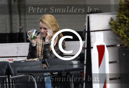 Amsterdam 14 april 2012
Liza Sips met een vriendin op terras.
Peter Smulders bv