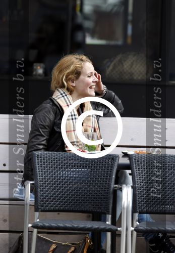 Amsterdam 14 april 2012
Liza Sips met een vriendin op terras.
Peter Smulders bv