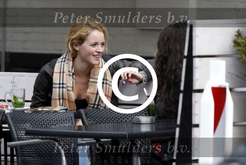 Amsterdam 14 april 2012
Liza Sips met een vriendin op terras.
Peter Smulders bv