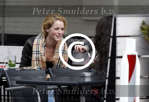 Amsterdam 14 april 2012
Liza Sips met een vriendin op terras.
Peter Smulders bv