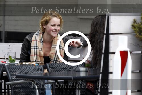 Amsterdam 14 april 2012
Liza Sips met een vriendin op terras.
Peter Smulders bv