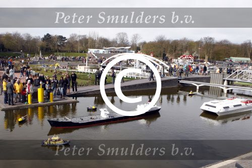 Scheveningen Den Haag 7 april 2012
Heropening Madurodam met oa aanwezig Humberto Tan met vrouw en kinderen Wendy v Dijk en Erland Galjaard met dochter Lizzy en Rob Geus met zijn dochter.
Peter Smulders bv