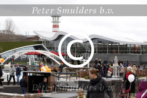 Scheveningen Den Haag 7 april 2012
Heropening Madurodam met oa aanwezig Humberto Tan met vrouw en kinderen Wendy v Dijk en Erland Galjaard met dochter Lizzy en Rob Geus met zijn dochter.
Peter Smulders bv