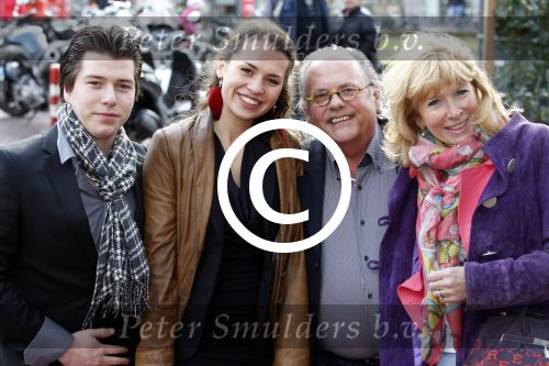 Amsterdam 29 maart 2012
Presentatie cd Roxeanne en Andre Hazes Jr bij players in Amsterdam. Margot en John v d Ven met kinderen
Rachel is natuurlijk apetrots.
Peter Smulders bv
