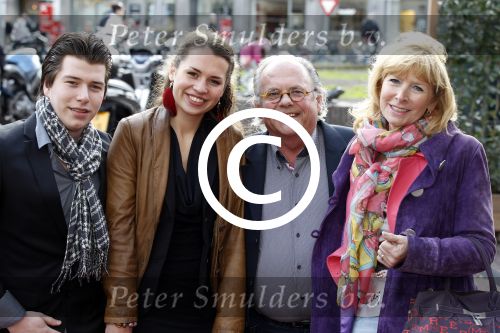 Amsterdam 29 maart 2012
Presentatie cd Roxeanne en Andre Hazes Jr bij players in Amsterdam. Margot en John v d Ven met kinderen
Rachel is natuurlijk apetrots.
Peter Smulders bv