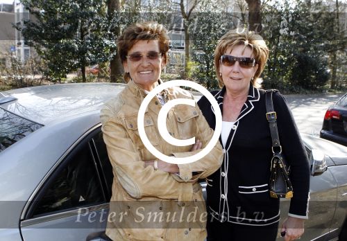 Den Haag 26 maart 2012
Rechtszaak Marianne Weber en Rocket ( peter Habrinks) ivm Sieneke. Sieneke komt samen met de vriendin van Marianne Rita aan bij de rechtbank van Den Haag.
Peter Smulders bv