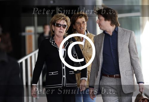 Den Haag 26 maart 2012
Rechtszaak Marianne Weber en Rocket ( peter Habrinks) ivm Sieneke. Sieneke komt samen met de vriendin van Marianne Rita aan bij de rechtbank van Den Haag.
Peter Smulders bv