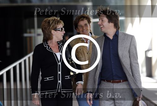 Den Haag 26 maart 2012
Rechtszaak Marianne Weber en Rocket ( peter Habrinks) ivm Sieneke. Sieneke komt samen met de vriendin van Marianne Rita aan bij de rechtbank van Den Haag.
Peter Smulders bv
