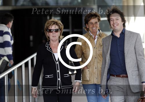 Den Haag 26 maart 2012
Rechtszaak Marianne Weber en Rocket ( peter Habrinks) ivm Sieneke. Sieneke komt samen met de vriendin van Marianne Rita aan bij de rechtbank van Den Haag.
Peter Smulders bv