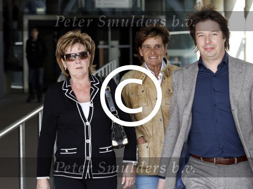 Den Haag 26 maart 2012
Rechtszaak Marianne Weber en Rocket ( peter Habrinks) ivm Sieneke. Sieneke komt samen met de vriendin van Marianne Rita aan bij de rechtbank van Den Haag.
Peter Smulders bv