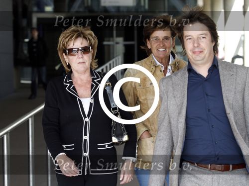 Den Haag 26 maart 2012
Rechtszaak Marianne Weber en Rocket ( peter Habrinks) ivm Sieneke. Sieneke komt samen met de vriendin van Marianne Rita aan bij de rechtbank van Den Haag.
Peter Smulders bv