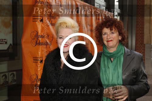 Amsterdam, 16 April 2012
Uitreiking Annie MG Smidt prijs in het Nieuwe LaMar theater
Mieke Stemerdink van de Gigantjes en Marjan Luif
Foto Peter Smulders BV