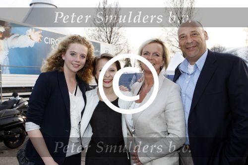 Amsterdam 27 maart 2012
Premiere cirque du Soleil bij de amsterdam Arena. Marleen Houter met man en kinderen
Peter Smulders bv