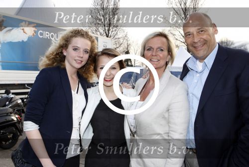 Amsterdam 27 maart 2012
Premiere cirque du Soleil bij de amsterdam Arena. 
Marleen Houter met man Ron Peerenboom Volleren en hun kinderen
Peter Smulders bv