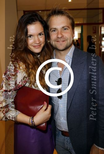 Zeist 1 april 2012
Premiere Dr Seuss in het Fiji theater in Zeist. Marly v d Velden met vriend
Peter Smulders bv