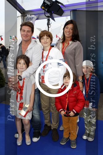 Amsterdam 27 maart 2012
Premiere cirque du Soleil bij de amsterdam Arena. Martijn en Amanda Krabbe met hun kinderen
Peter Smulders bv