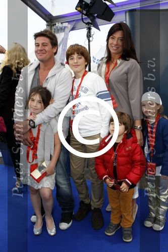 Amsterdam 27 maart 2012
Premiere cirque du Soleil bij de amsterdam Arena. Martijn en Amanda Krabbe met hun kinderen
Peter Smulders bv